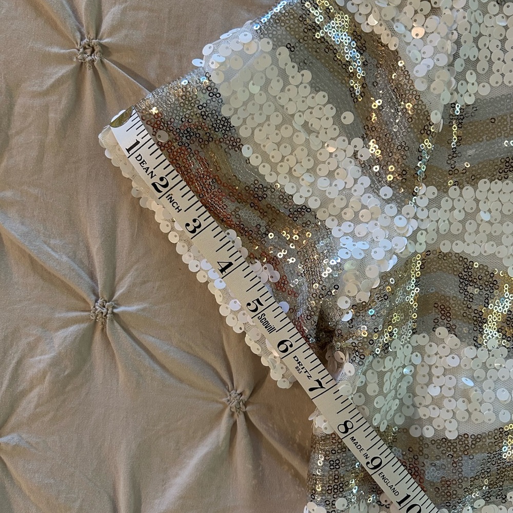 ✨HP✨ Cropped Sequin Top - Picture 7 of 11